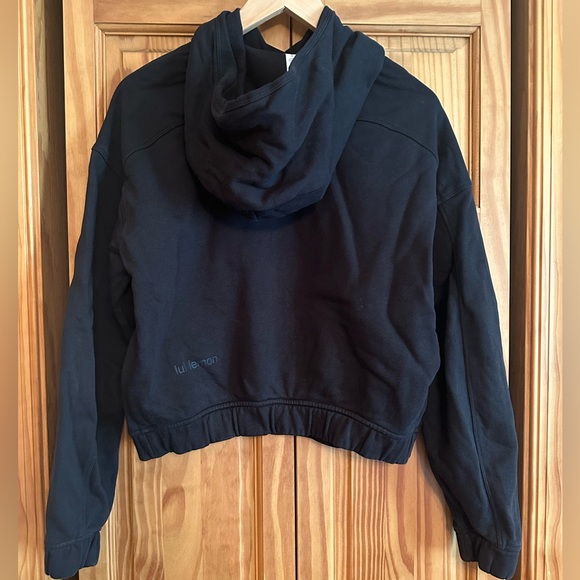 Lululemon women's Relaxed Cropped Hoodie black size 6 - Picture 3 of 9